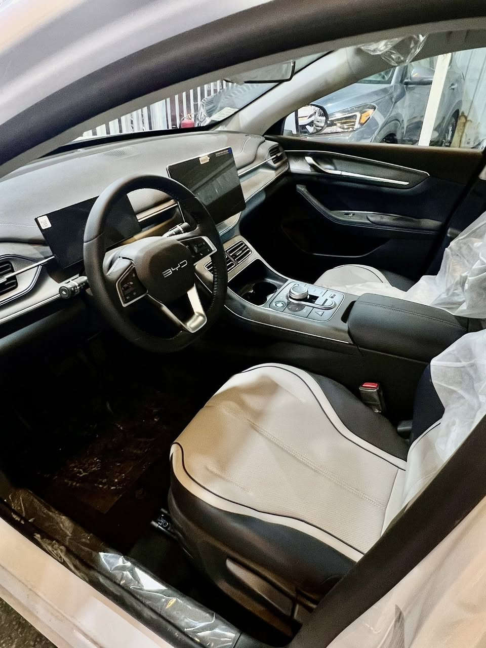 ♦️بي واي دي ديستروير 05 موديل 2025♦️

‼️مواصفات معروفة‼️

♦️ملحقات كاملة(شاحن+كرت+منفاخ)
♦️كير ماوس
♦️شاشة كبيرة دواره 
♦️قطعتين تبريد
♦️مقاعد جلد ابيض رياضي

❌✨السعر: : 18,500.000 دينار ❌
(السعر شامل الدلالية)
السيارة تترقم بغداد✨
‼️البيع نقد فقط ‼️

📍العنوان:بغداد الكريعات شارع الوقف السني معرض الفرقان لتجارة السيارات

☎️للاستفسار:
***********
***********
***********
