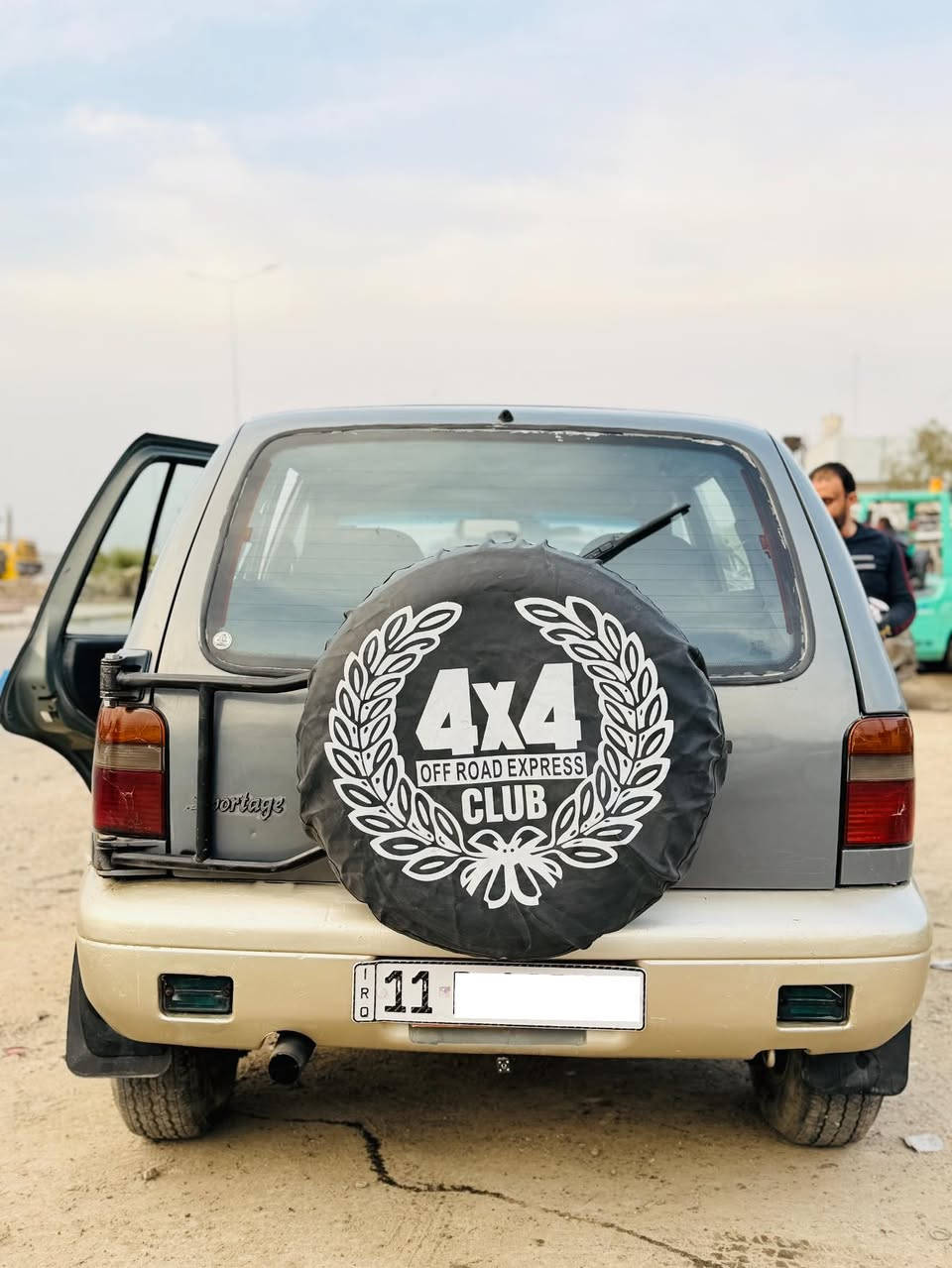 السلام عليكم سبورتج 1993 للبيع🇰🇷🚗
المحرك مفتوح الكير عادي فور ويل 4X4

رقم بغداد انكليزي تحويل مباشر 

سنوية الى 31 السياره جاهزه من جميع النواحي 

كهربائات شغاله لايت شغال كامره شغاله 

تخم تاير صدر جديد 

📍مكان السيارة بغداد 

السعر :- 34$ وبيها مجال 

📞***********
