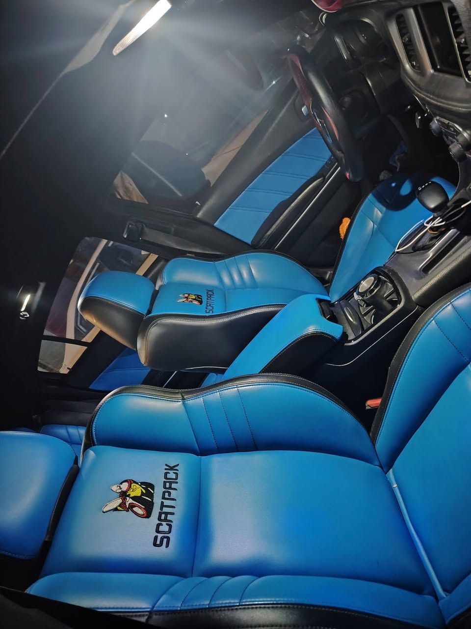 السلام عليكم
كشنات جارجر 2023 سكات باك
دبل حضن تدفئة تبريد
مشتغلهة حسين شمارة
مراوس حسب القناعة 
أو للبيع سعرهة 5 ورقات
***********
***********
