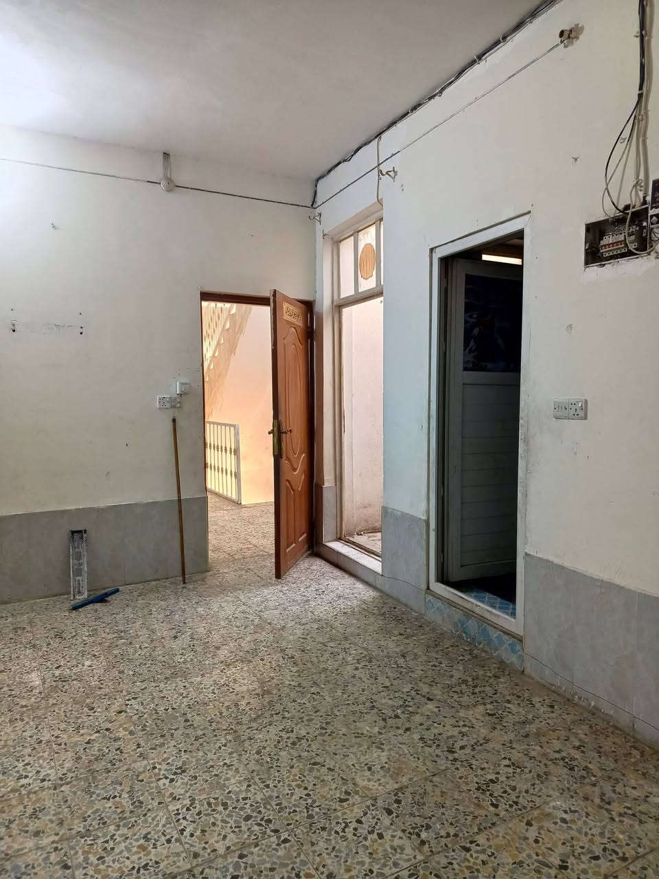 شقه للايجار حي ميسان خلف المستوصف تحتوي على غرفتين وصاله ومطبخ وصحيات تانكي وكيزر خط مولده خط انترنت سعر الايجار 

 250الف كل شهر بشهره واصل ماء وكهرباء السعر قفل مابي مجال 

للاستفسار والمعلومات الاتصال بنا ع *********** 

او مراجعه مكتب ألروان للوساطه العقاريه والمقاولات العامه 

عنوان المكتب حي ميسان ع الشريط قرب صيدليه الشراع 
#النجف #الكوفة #حي_ميسان #عقارات #ايجار #رهان #بيع #شراء #العراق #مكتب #محامين #مبادرة #اسكان 
عندك بيت عرصه للبيع راسلنه وات ساب وتدلل
