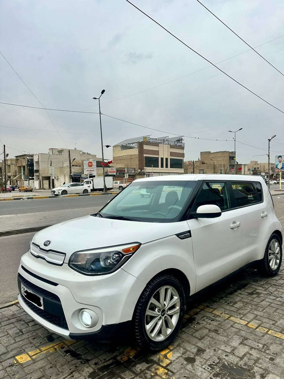 السلام عليكم 
كيا صول 2018 للبيع رقم بغداد بأسمي محرك 2000 cc كير مكينة تبريد تدفئة صدرها جديد تخم تايرات تحويل ثاني يوم 
السيارة كلش نظيفة وجاهزة ضررها جداً بسيط صورة الحادث بالمنشور
السعر 123 وبيها مجال 
 المكان بغداد اليرموك
***********
