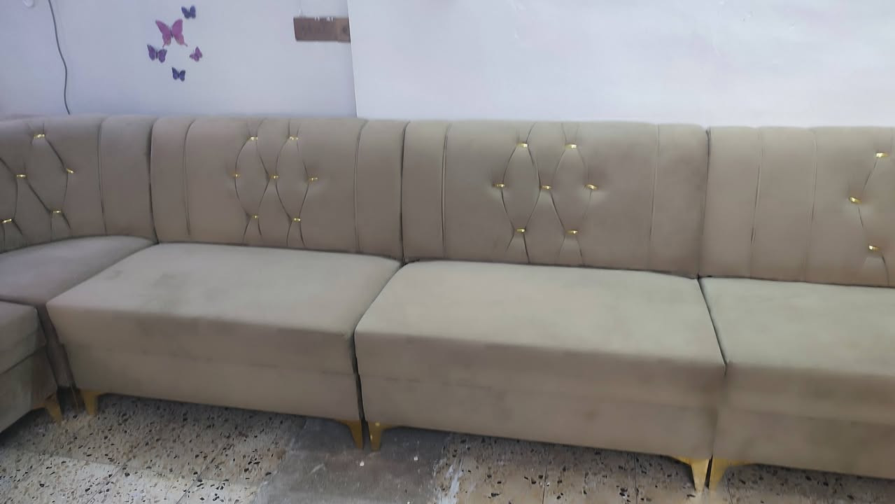 ديوان للبيع نضيف اسعر خاص او اتصل،، ***********
