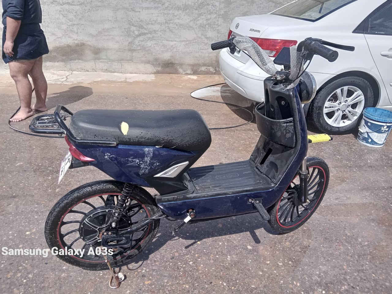 السلام عليكم  موطور شحن حجم 20 الموطور جاهز مابي اي نقص فقط بريك ورة مابي اشاير يمنة يسرة ليت عالي نشرة نهارية ليلية بطارية ليثيوم تمشيك من 20  ال 30 كيلو العنوان الضلوعية قرب قاعت حمد السعر 250 وبي مجال الرقم ***********
