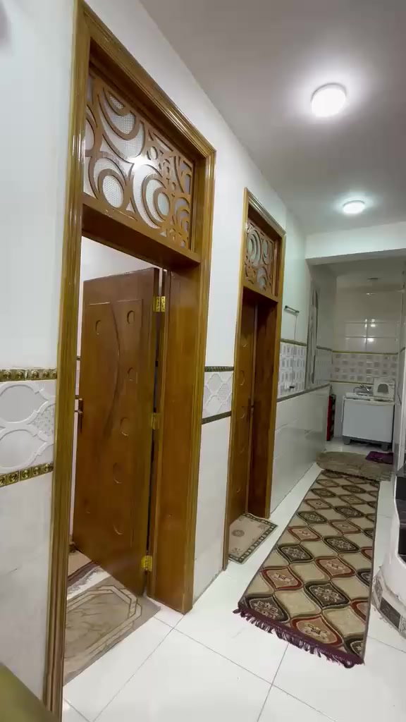 دار للبيع مساحه 217م
تسليم مفاتيح مباشر.  بناء حديث. طابوك صب كونكريت 

الطابق الاول 

غرفتين نوم .  هول.  استقبال.  مطبخ. 

مجمع صحيات داخلي وخارجي. حديقه.  كراج سياره 

الطابق الثاني 

غرفتين نوم. +   بيوته.  هول مجمع صحيات 

عرض الشارع ١٠ م
السعر ب١٣٠وبيه مجال 

طابو زراعي سند 25 تحويل مباشر باسم المشتري 

بابل ورديه داخل قرب الأمام سيد موسى 

***********

***********
مفاتيحه عندي 

,عباس الصريفي. هذا مو بيت تحفه بالعافيه علياخذهه
