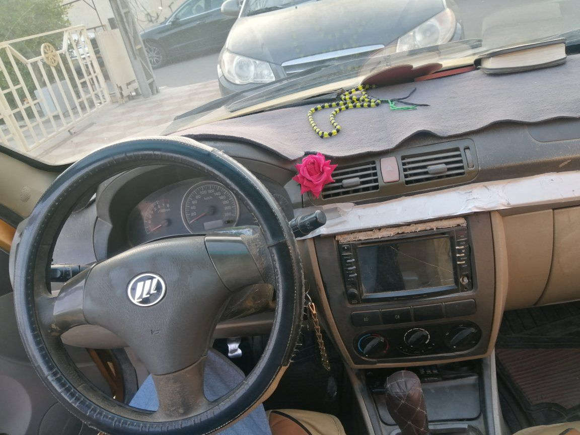 نيفان 520 موديل 2009 رقم بغداد محرك 1600 ***********5
