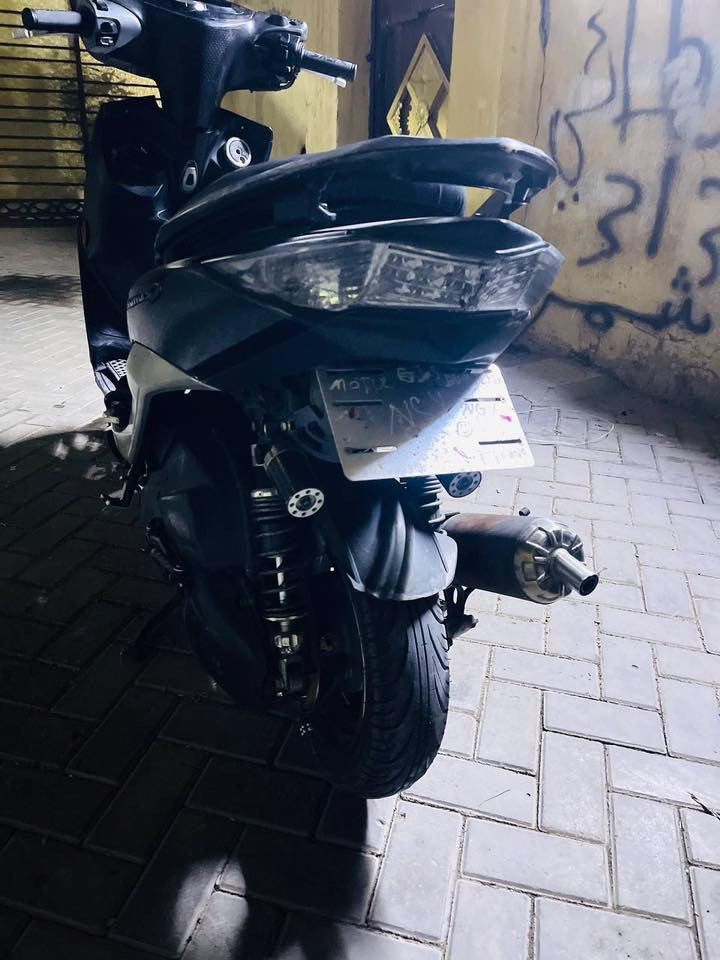 سكنس لد للبيع 
بيها حبشكلات مكاني زعفرانيه 
 *********** 
او مراوس بسكنس فحل 
جماعت سكنس لكابريتر لا طبلي
