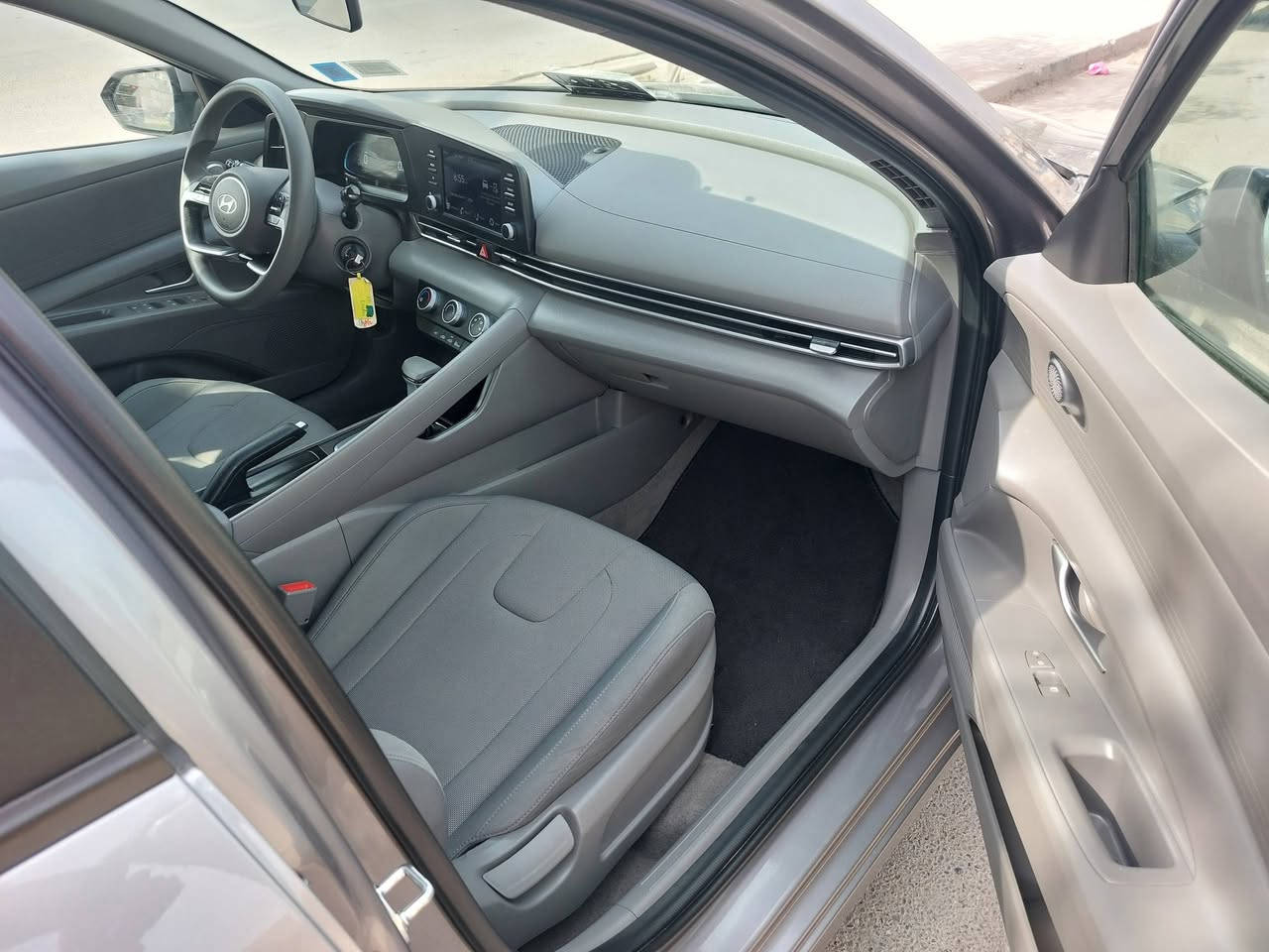 النترا ٢٠٢٤ دخول جديد السيارة بدون صبغ (الايرباك سليم) ماشية ٣١ الف موجودة بالانبار
صاحب السيارة ***********
