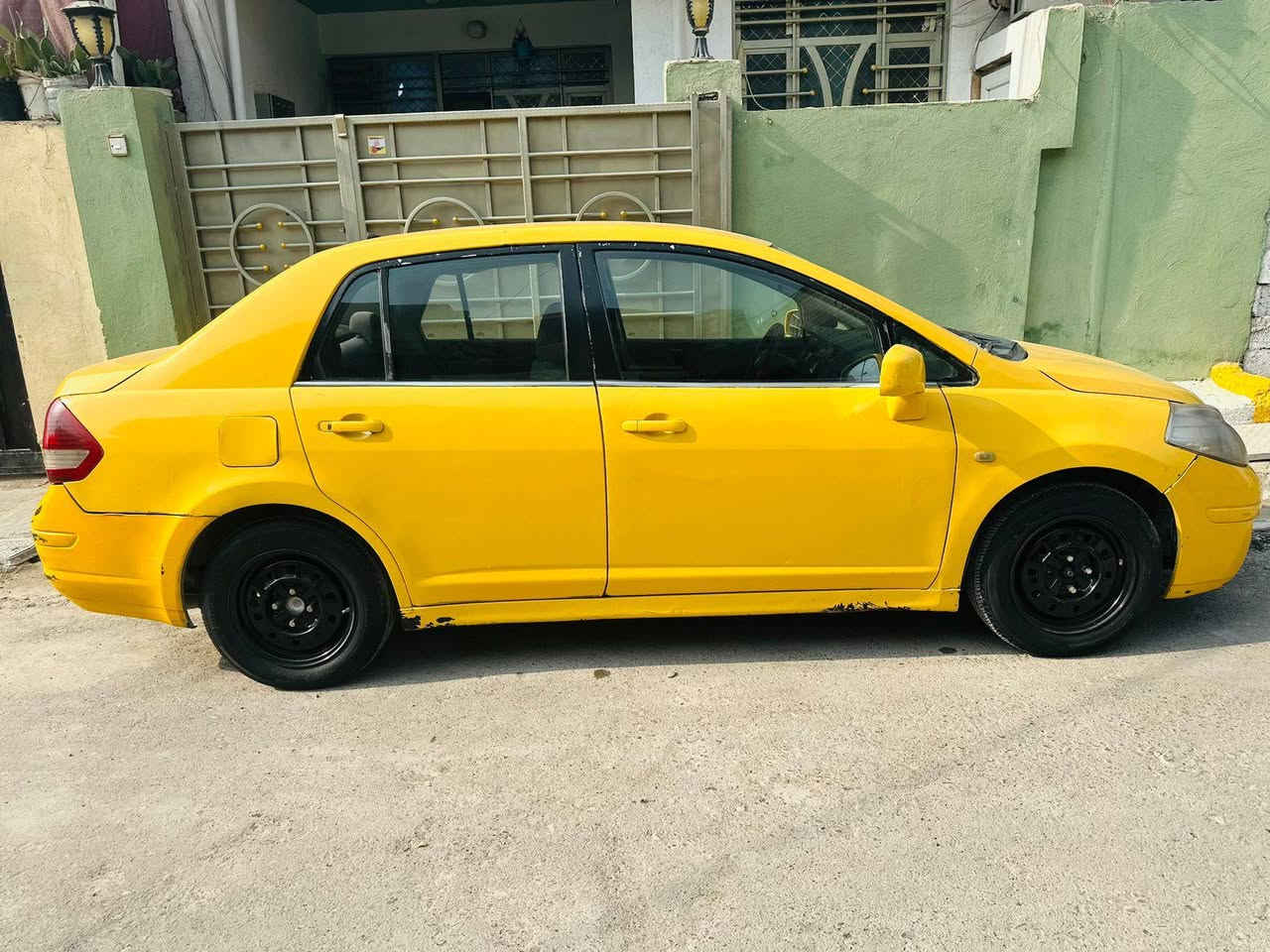 نيسان فيرزا 2008سياره جاهزه كير محرك كهربائيات تبريد كله تمام بيه نواقص بصيطه سعره 50وبيه مجال مكانه بغداد ***********
