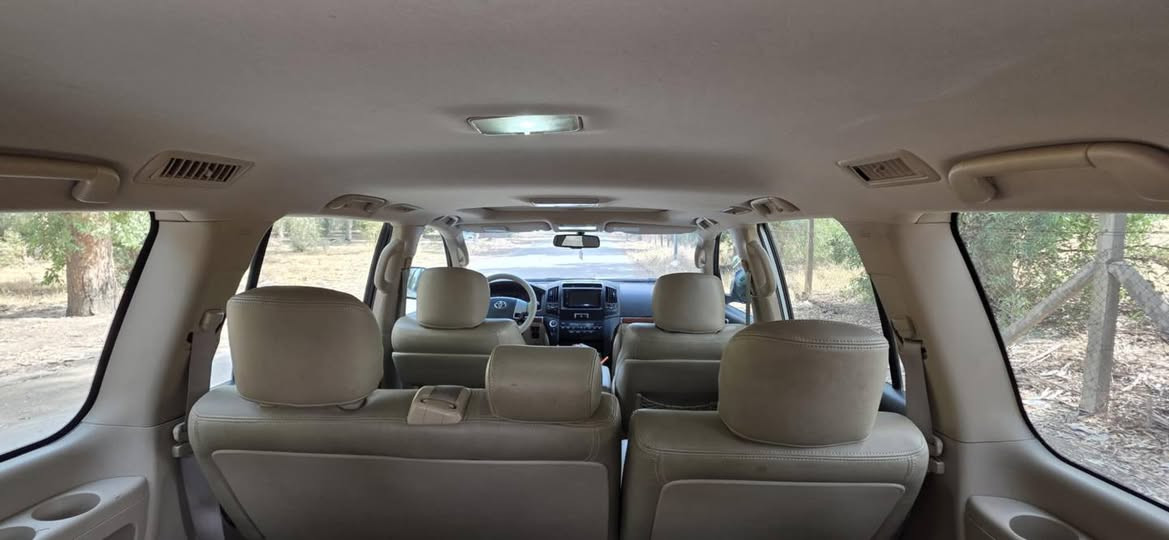 لاندکروزەر 2015 GXR فول مواسەفات 6پستن بۆیاخ عام  پاش و پێشی  هیچی نیە بەلایەکی دا،وەرگەڕاوە هەموو شتی نوێیە نیو سەقفی بۆیاخە نرخی 324وەرەقە ..هەولێر ***********  
لاند کروزەر 2015GXR فول ستة سلندر  سلاید مصبغ عام مكوبة بجم و خلفی كبس كلشی جدید سعرها 324ورقة ...اربیل *********** أربيل, العراق
