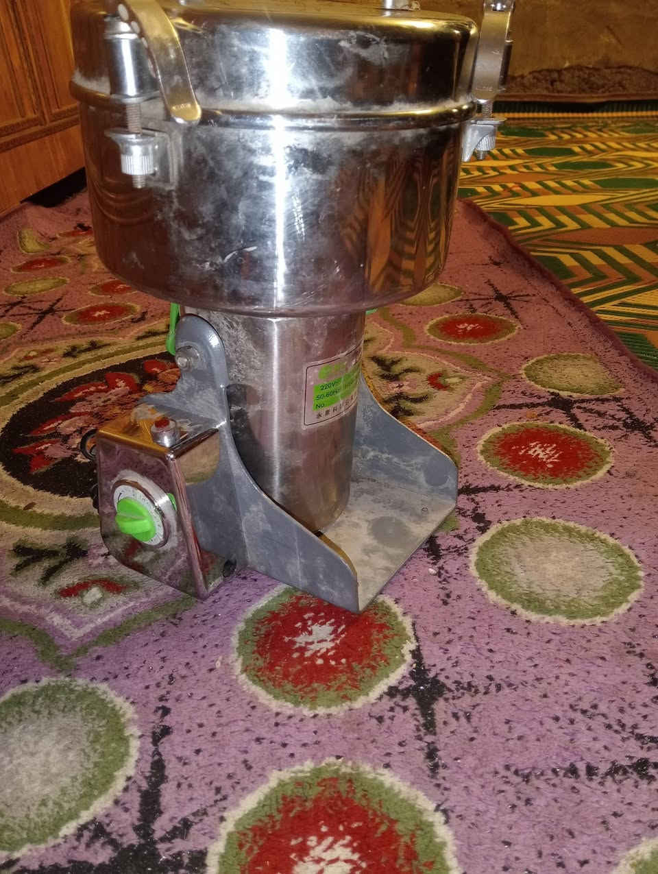 طاحونه حجم كبير 2كيلو. شقاله للبيع سعر 60 لف. لعنوان بغداد لمشتل حي رئاسة المعلمين ***********
