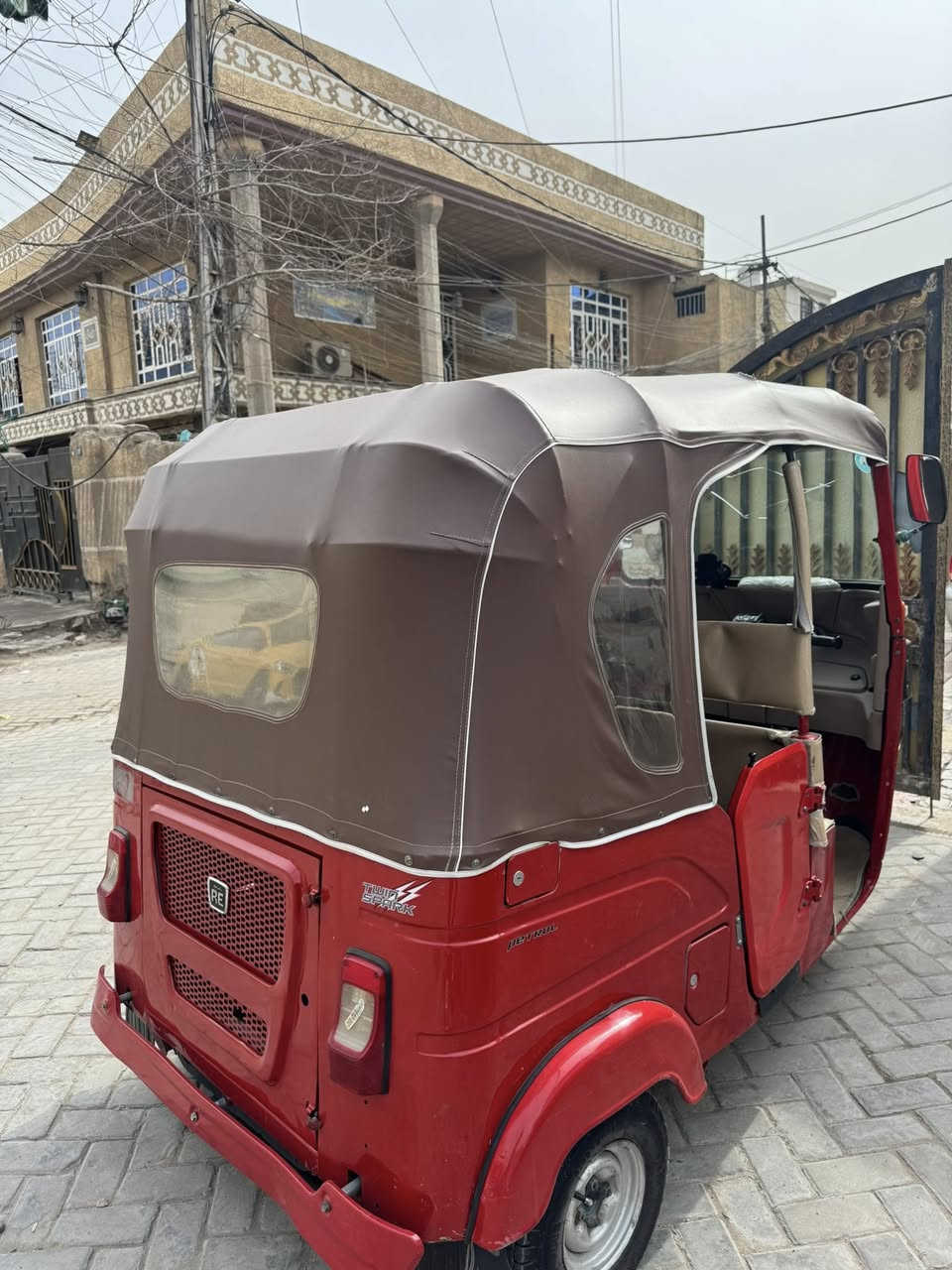 السلام عليكم تكتك للبيع مديل 2022 رقم وسنويه  كشره نضيف مكينه بجيس العنوان الزعفرانيه شارع معهد السعر 8ونص
***********
