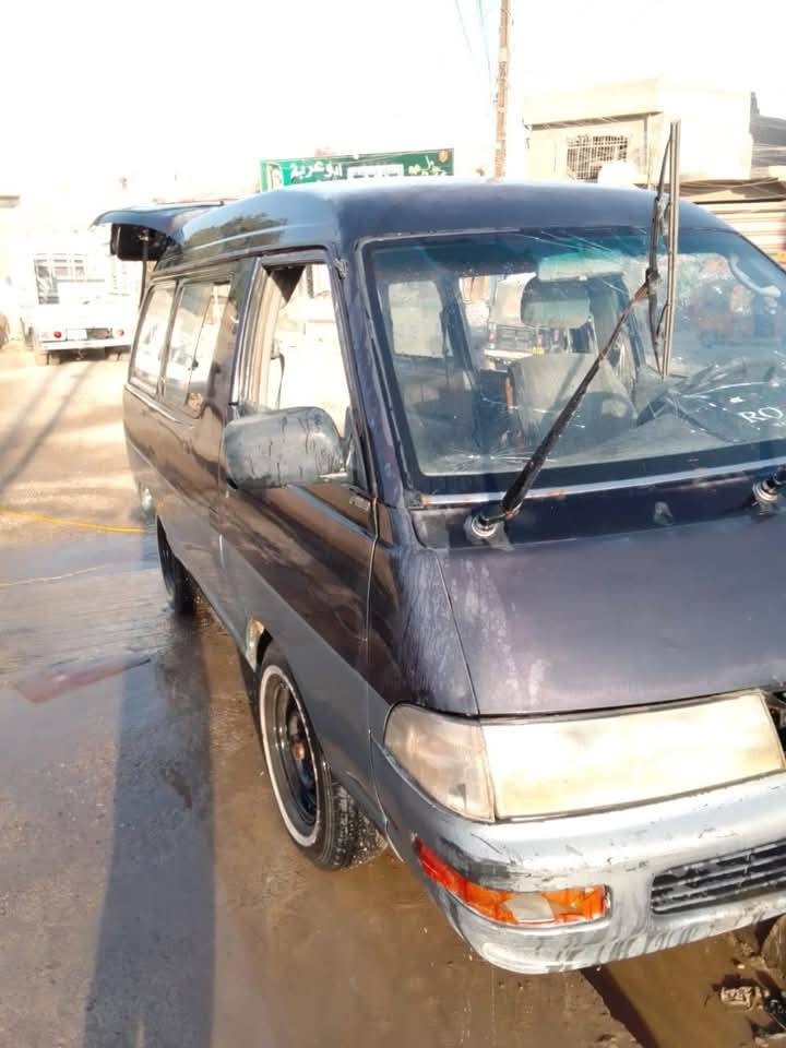 سلام عليكم...
فارة 92 نجف حمل سنوية نافذة
سيارة صبغ شركة فقط الحجل الرصاصي 
مكينتها فور أس أوتماتيك؟
مكانها بغداد
مراوس .. فقط
***********
