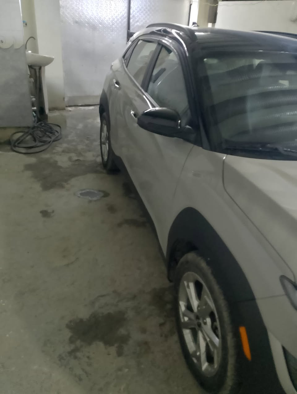 السلام وعليكم كونا موديل 22 وارد امريكي سياره بدون حادث فول عده الفتحه لون سمنتي رقم بغداد بسمي مابيها اي نقص سعر 165 وبي مجال *********** مكاني بغداد الشعب
