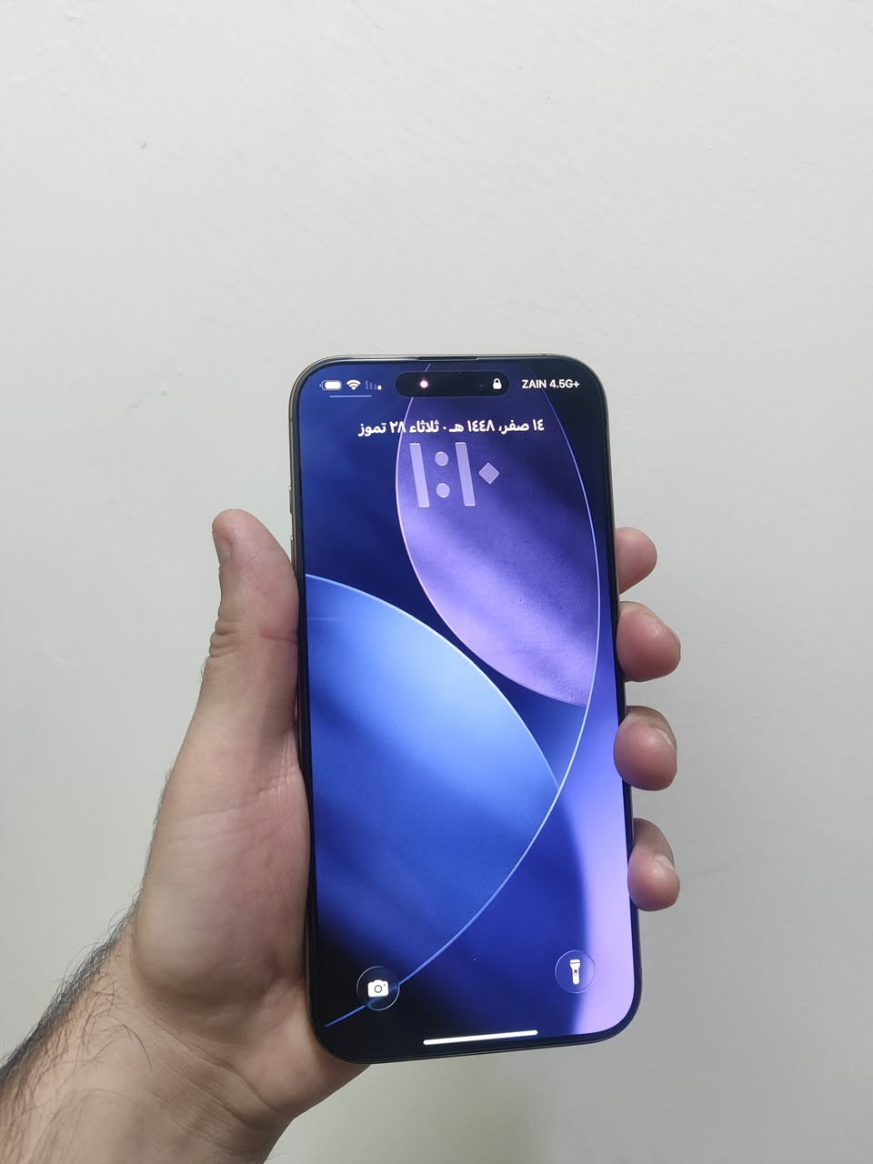 سلام عليكم جهاز نظيف 100% ذاكرة 256gb وبطاريته 90% مامفتوح ابدا واستعمال قليل كلش غراضة كاملة ويا الباكيت وضمان وشاحنة ماستر مكاني بغداد الحرية تواصل على رقم ***********
