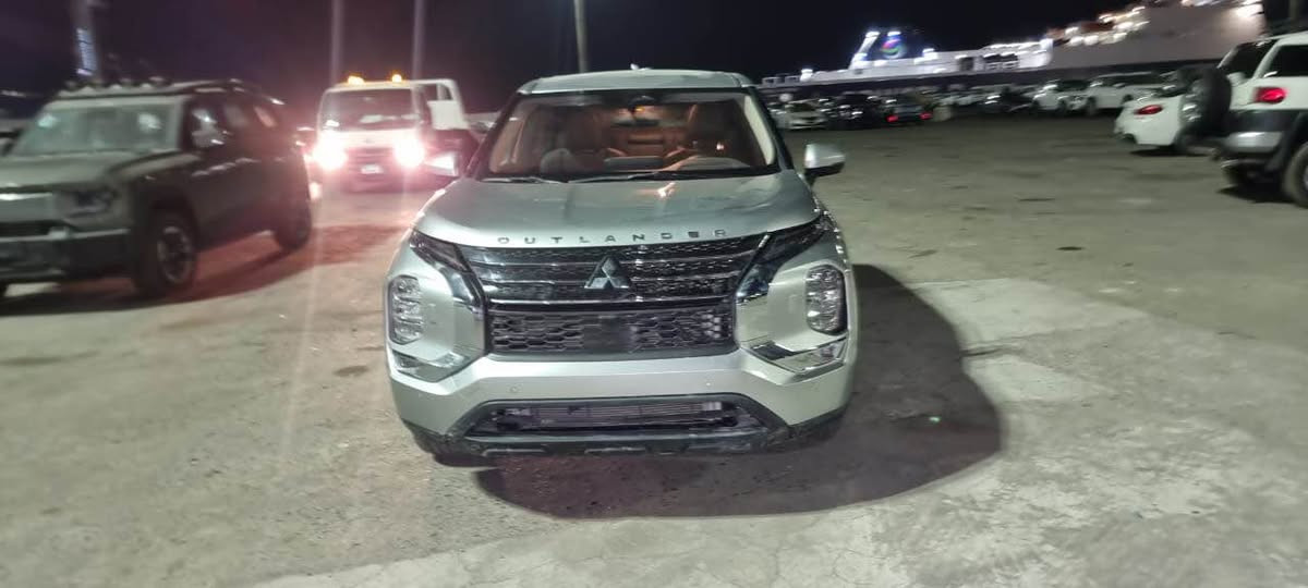 مستيبوشي اوتلاندر حجم كبير موديل2024
سياره دخول جديد 
ضرر جاملغ باب شبر بنيد
ارباكات سيستم 
ماصفات SE
فول ماعدا فتحه 
5كاميرا
كوشنات جلد كهربايي 
قلاثه مقعد 7راكب
بصمه تشغيل عن بعد
ويل كروم 
سياره جاهز بدون مصرف  سعر170 ل شراي 
مكان سياره عقره معرض زيبار 
***********فقط واتس اب اكر, نينوى
