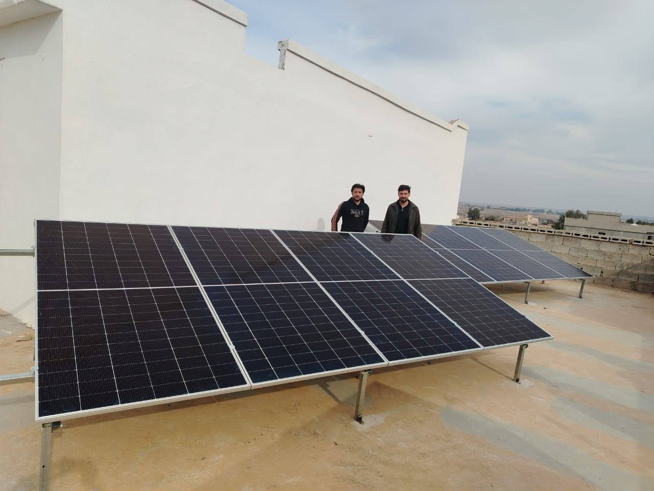 بفضل الله وبحمده قامت كوادر شركتنا (شركة المهندس للطاقة الشمسية) بنصب منظومة طاقة شمسية منزلية لأحد زبائن شركتنا
العرض الاقوى تحطيم الاسعار 🔥 🔥 🔥 🔥 🔥 🔥
العرض الاول 🔥 🔥 🔥
السعر : 4،000،000 نقدا
السعر : 5،000,000 قسط 
القسط الشهر 277 الف فقط
القدرة : 15 نهاري و 15 ليلي 
الألواح: 620 واط ضمان 15 سنة  عدد7
البطارية: ليثيوم حجم 15 كيلو واط ضمان 5 سنة
الانڤيرتر :  حجم 6 كيلو مع واي فاي مدمج ضمان 2 سنة 
العرض الثاني 🔥 🔥 🔥
السعر :  3,500,000 نقدا
السعر :4,500,000 قسط
القسط الشهري250 الف فقط
القدرة : 10 نهاري و 10 ليلي 
الألواح: 610 واط ضمان 15 سنة  عدد 5
البطارية: ليثيوم حجم 10 كيلو ضمان خمس سنوات
الانڤيرتر :  حجم 6 كيلو مع واي فاي مدمج ظمان 2 سنة
العرض الثالث 🔥 🔥 🔥
السعر : 2.750،000 نقدا
السعر : 3,750,000 قسط 
القسط الشهري 208 الف فقط
القدرة : 10 نهاري و 7 ليلي 
الألواح: 620 واط ضمان 15  سنة عدد5
البطارية: ليثيوم حجم 7 كيلو ضمان خمس سنوات
الانڤيرتر : حجم  4 كيلو ضمان 2 سنة 
العرض الرابع 🔥 🔥 🔥
السعر : 2،250،000 نقدا
السعر : 3,250,000 قسط
القسط الشهري 180 الف فقط
القدرة : 8 نهاري و 5 ليلي 
الألواح: 620 واط ضمان 15 سنة  عدد 4
البطارية: ليثيوم حجم 5 كيلو ضمان خمس سنوات

 #شركة #المهندس #للطاقة #الشمسية 
كركوك - الحويجة - شارع المشاتل قرب جامع كامل الحاج صكر مجاور شركتي الدليان والصبحي للحجم والعمرة 

***********

للحجز و الاستفسار
مدير شركة المهندس للطاقة الشمسية  
ربيع سامي الجبوري 
⁨ ***********
مهندس سعد 
***********
انور الفرحان 
مدير المبيعات 
***********
مهندس الصيانة 
عزيز الفرحان 
***********
 عمر الفرحان 
***********
