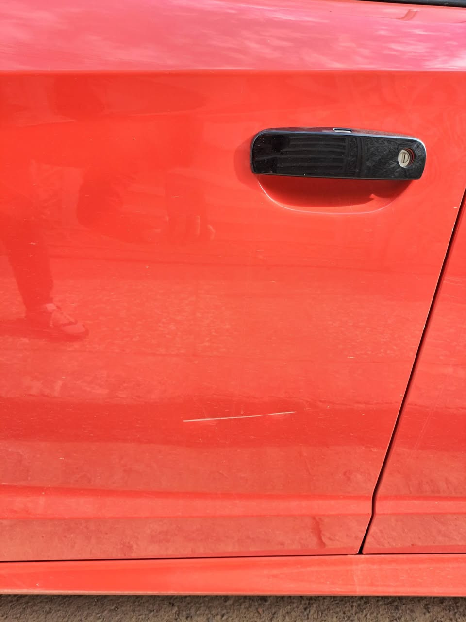 السلام عليكم 
مكلف بالنشر 
جارجر GT موديل 2022 لون احمر طماطي 
وارد امريكي حادثها مثل ما موضح بالصور بيها قبغ جنطة وجاملغ خلف السائق pdr 
وهنا بيها هلال جاملغ الامامي الايسر والباب خلفي الأيمن بارد وباب السائق بيها هاي الطبرة 
بدون ايرباك 
السيارة ماشية ٦٣ الف ميل 
رقم اربيل بأسمنا سنوية ل ٢٩ تحويل ثاني يوم 
مواصفاتها معروفة
 كشنات مخمل حضن وكشن كهرباء
شفتات 
كاميرا دوارة 
حساس خلفي 
مري هيتر 
شاشة كبيرة فول تحكمات 
سوبر تراك باك 
والبقية معروفات 
السيارة حلوة ونظيفة ومابيها صبغ
 تايرات جدد وصدر جديد 
السعر ٢٦٥ وبيها مجال بسيط 
العنوان بغداد / شهداء السيدية 
للتواصل واتساب /***********
