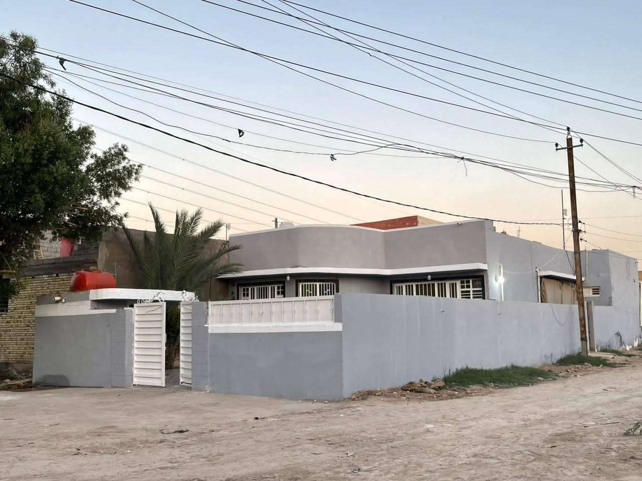 بيت في البيضاء بصف الانوار البيت ركن وجه على السده المساحه ٤٥٠
٣غرف نوم ٦/٤ 

مطبخ ٥/٥

هول ٩/٥

ستقبال ١٠/٥

مجموعه  صحيه غير مشتركه 

تواليت ٣/٢ 

حمام ٣/٢

مجموعه صحيه خارجه ٣/٣

البيت طابق واحد 

غرفة نوم واحده فوك ٦/٤ مع مجوعه صحيه مشتركه كامله 

كامل بورسلين جدار درجه اوله 

جدران مرمر ارضيات مرمر بيات درج مرمر 

 *********** واتساب 

***********

