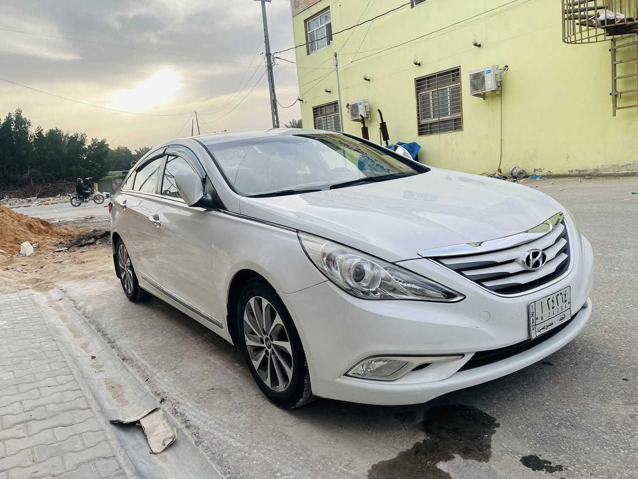 سوناتا 2014 خليجي رقم نجف الماني
تحكم ستيرن 

شفتات

كشن كهرباء 

مري شفط اشايربلمري 

ثلاجه بلچكمچه 

حساس خلفي 

شاشه كامره 

تبريد خلفي 

السياره عليه ادامه كامله حداديه جديده من الطول للطول مع تخم تاير جديد باتري جديد ماشيه 166 الف 

محرك 2400 دوش گير خير من الله سياره مناقصه برغي الله شاهد بيه باب كلير فقط وبارد جدا بسيط والباقي كفاله سعره 132 بيه مجال حك الجيه ***********  مكان السياره النجف حي ميسان
