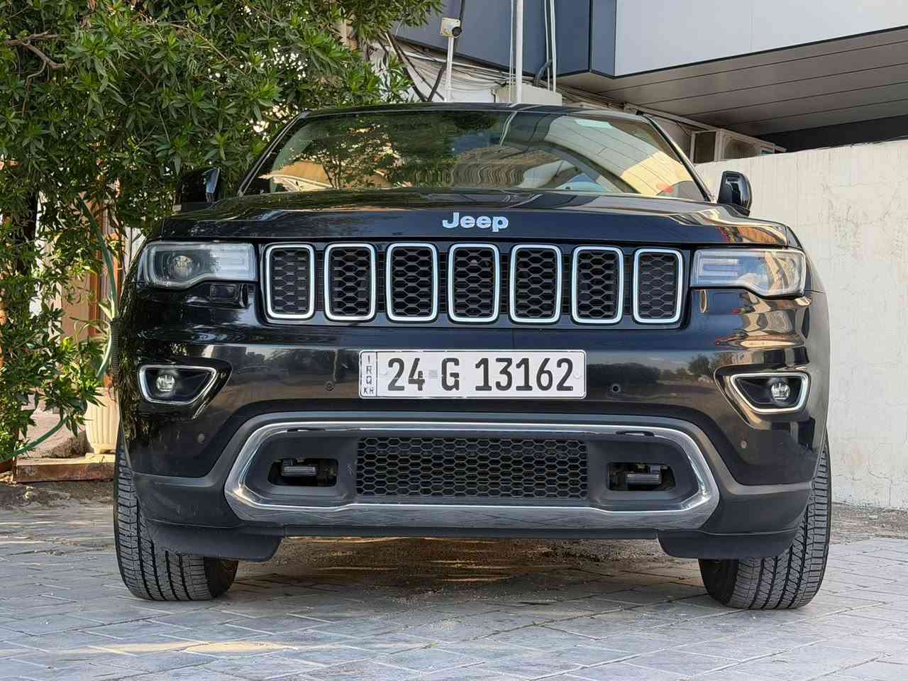 السلام عليكم  جيب كراند شيروكي
الموديل:2018 (خليجي وكالة هارلم )
المحرك : V6. السيارة مكفولة كفالة عامة فقط باب خلفي بي شخط ومصبوغ بدون حادث فقط رش صبغ 
المواصفات :
ماشية63الف كم 
• دفع رباعي 4x4 . 
• ويل قياس 20 انج 
• انارة متحركة 
• سقف بانوراما .
• شاشه كبيرة .
• نظام الخرائط (GPS) 
• ستيرن كهربائي .
• المصابيح الأمامية زنون
• كشافات الضباب زنون .    
• تشغيل عن بعد .
• صندوق كهربائي ..
• حفظ وضعيات الجلوس (ميموري) .
• المقاعد الأمامية كهربائية .
• المقاعد الأمامية تبريد وتدفئة 
• المقاعد الخلفية تدفئة .. 
• حساسات أمامية . 
• حساسات خلفية . 
• كاميرا خلفية دوارة
• تدفئة ستيرن . 
• مانع تصادم خلفي .
• ابل كاربلي وايرلس . 
• محدد سرعة . سقف بنوراما فتحتين
• نظام التشغيل والاطفاء الاوتوماتيكي ( Auto Start System. 
• ⁠مري قلاب
• ⁠مري شفط
• وضعيات قيادة
• ⁠شفتات ستيرن
• ⁠داخل بيجي 
مكاني بغداد حي اور 
***********
