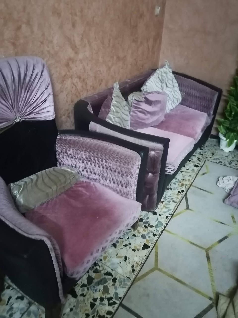 اغراض بيت للبيع تخم تركي زان 200 كاونتر 6 م 200 ثلاجة 28 ب 100 طباخ كريازي حجم كبير ب 100 غرفة نوم تركية باب اول الثقيل 8 قطعه مع ميز بلازما 500 غرفه شبابية 200 .
بغداد البنوك ***********
