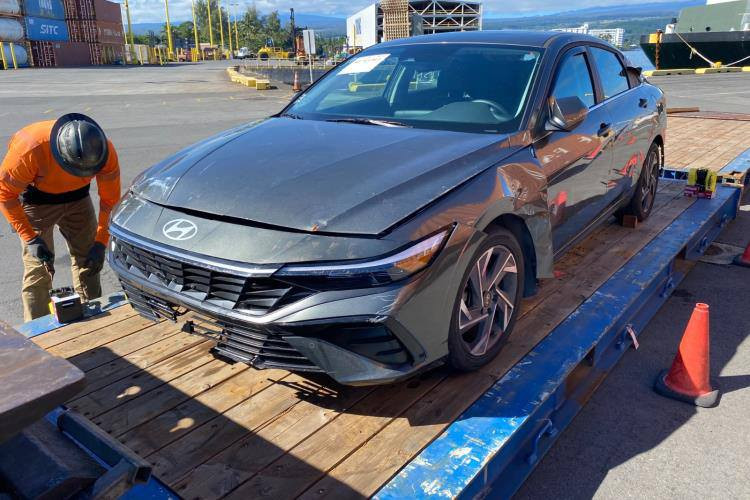 سياره للبيع سعرها 124 ورقه***********
