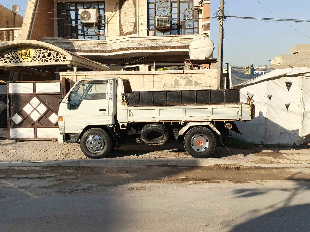 سلام عليكم
تيوته راس ثور للبيع 

مكينه وشاصي مكلفة 

موديل 1995

 سنويه ورقم مجتات لغية 28 

***********
