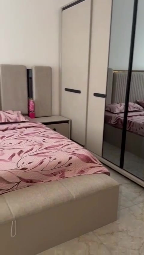 سلام عليكم غرفه نوم للبيع فقط شاديها اسبوع وفتحناها السعر مليونين وبيها مجال اخذتها من ألاسكان
*********** واتساب فقط
