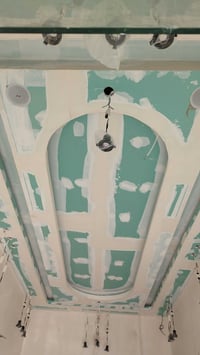 ورحمه الله بنشتغل جميع انوع الديكورات جبس بورد بوردكس بديد خشب بديل رخ...