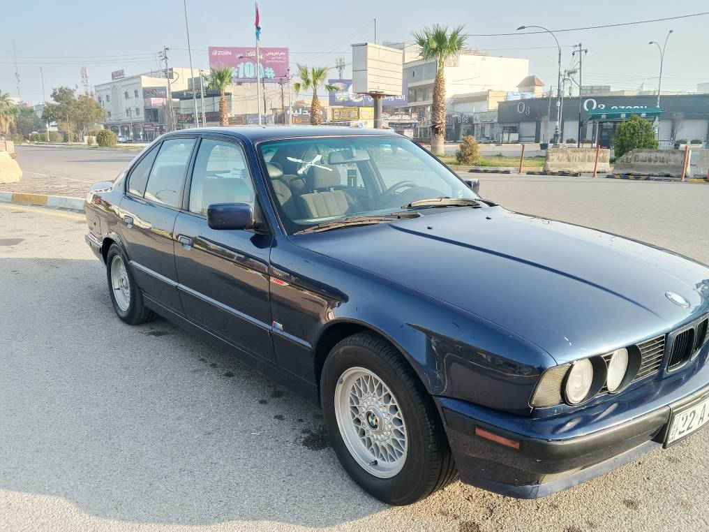 السلام عليكم بي ام 525 كبس کير توماتيك تبريد تدفئه كامل كهربائيات كامل محرك  کير بالشرط   سنوي لحد 30  بطاقه بنزين بي  شرط ضربه ما ابي خياس مابي طاخم صدر كامل شرط کارد شرط  غرفتها بلادي حيل حلو مكان حي الخضراء ،، سعر ،،، 63 بي مجال ،،،*********** كركوك, العراق
