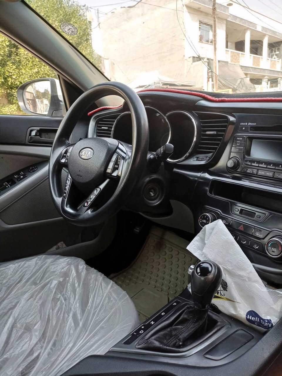 سلام عليكم 
للبيع 
كيا اوبتيما 2011 وارد امريكي
لون ابيض صدفي 
رقم انبار 
تحكمات كلها شغاله داخلها نضيف كتب الشركه بعدهن بيها
تبريد ثلج تدفئه شغاله اشاير بالمري
 بصمه فتح صندوق اكزوزات 2
محرك2400 GDiمكفول من تبخير وتنقيص
كير اوتو وعادي 
سياره ليبل واحد بيها جاملغ امامي وجاملغ خلفي فقط قطعتين لافتح ولا تبديل 
الباقي كله مكفول
سعرها 115 مكاني الرمادي 
***********
