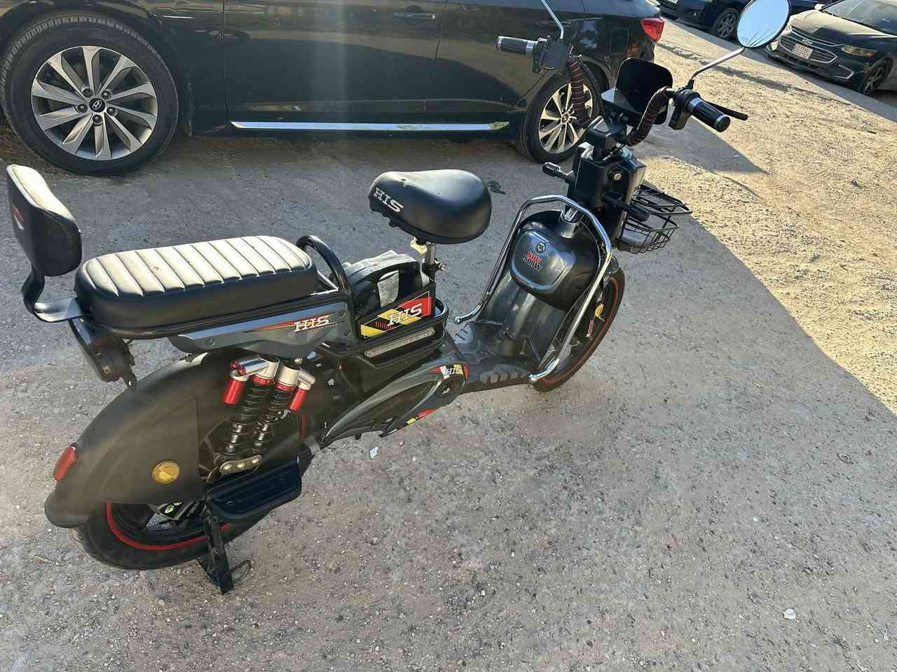 دراجه شحن للبيع جديده موديل 2025 نضيفه كلش وبطارياتها جدد 

مواصفاتها 
1 خمس  بطاريات جدد 
2 شاشه اعطال عطل يضهر بل شاشه 
أربع اشاير 
والدراجع بيها هواي شغلات بعد ومواصفات 

 5 لايت لد زنون عالي ناصي 

6  تايرات جدد  الدراجه كلش جديده 

 سعرها 500 وبيها مجال حك الجيه 

*********** هاذا رقمي اتصل وبيك خير ودلل
