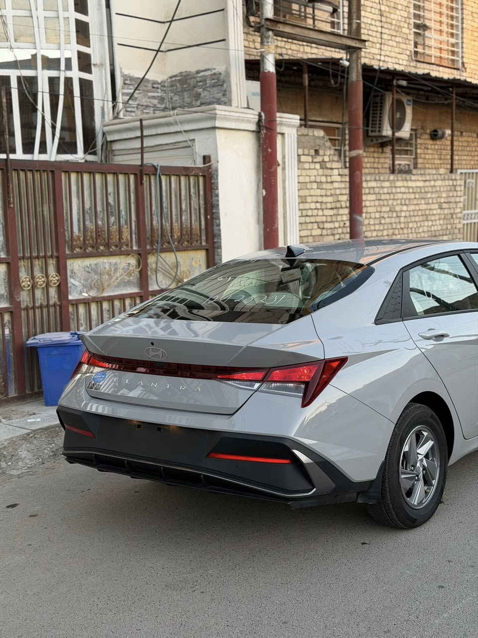 السلام عليكم للبيع فقط 
النترا موديل 2024 لون سمنتي
ماشيه 19 الف بدون حادث بسيط
موضح بالصور بدون ايرباك بدون دواخل 
جاهزه وجديده دخول جديد بسمي بدون رقم 
السعر 146 
العنوان بغداد بلديات 
الهاتف ***********
