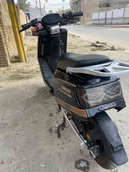 دراجه شحن البيع نضيفه وحلوه كدامك بل صوره بس البقلايت مابي شي بس لاضويه ولاناره بس من تضرب ابريك عادي طبيعي يطلع ضوه وكلشي بي دراجه نضيفه وحلوه امبدله كم بطاريه اصليه سرعه 70 حقيقي مكاني بغداد حي اور رقم *********** السعر600 وبيه مجال حك الجيه
