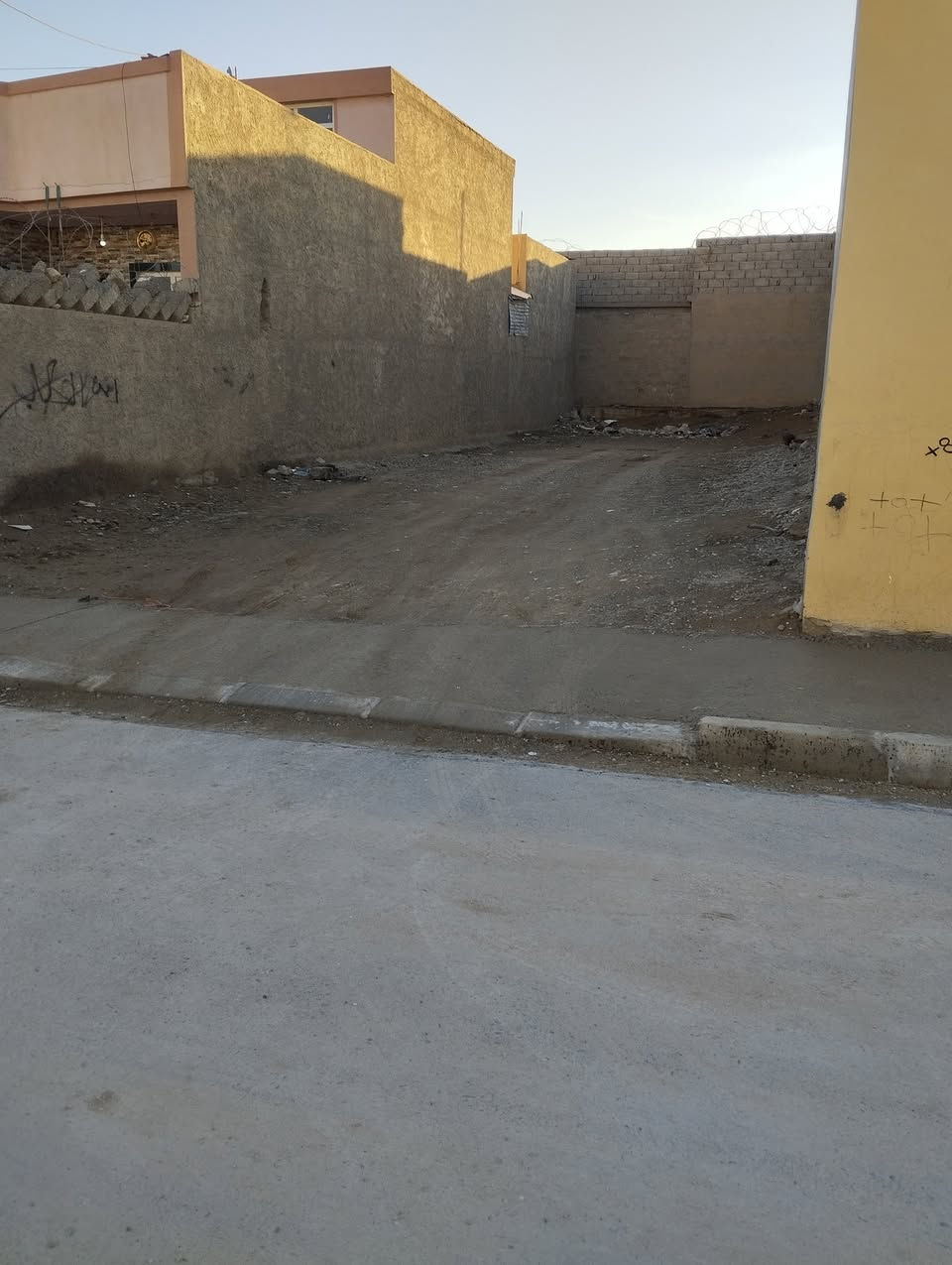 مكتب الحمزة للعقار
للبيع قطعة ارض سكنية مساحه 175م حي المثنى خلف مستشفى تلعفر العام السعر 45 مليون بي مجال للاستفسار ع رقم المكتب أو ع واتساب 
***********
***********
