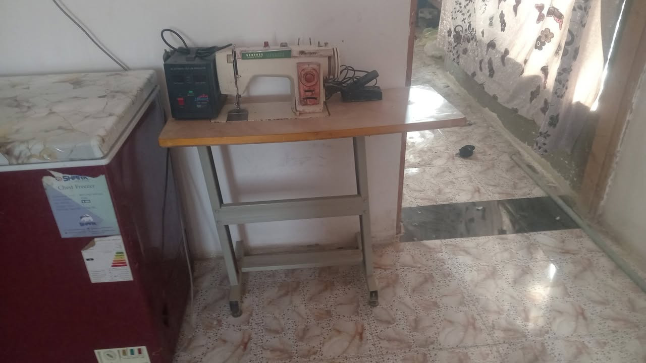 صوبه مستعمله شيء قليل ومكينه خياطه ومجمده نظيفه كلش للبيع *********** اخوان اسعار الاشياء اللي عرضها خاص ورقم التليفون موجود
