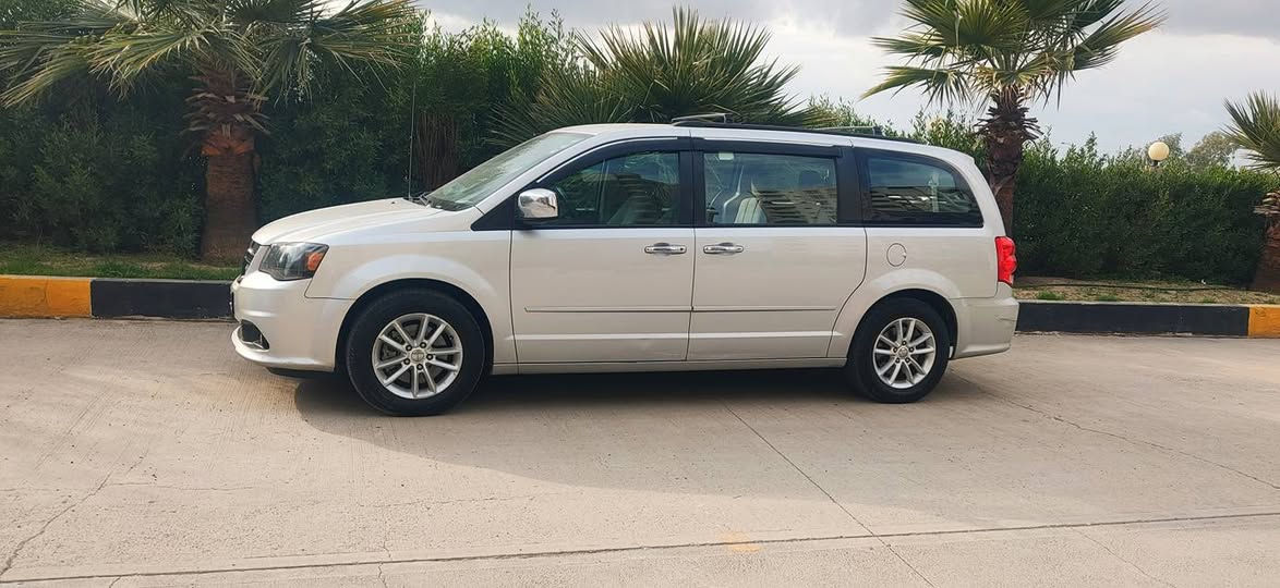 دوج کرڤان 2012 ناو زەرد کوشین ملکی تبرید مرکزی شاشە کامیرا ویل کەپ تعدید سرعە کوشین کارەبای لایت رەش بەس دەرگا کارەبای نیە سیارەکە کلینە بێ سبوغە درجە یەک خاوینە گیر مکینە نوێ هەموو گیانی بەشەرت ڕەقەم هەولێر هەزەو سنوی نوێ  نرخی 142 ورەقە گۆرینەوە فرۆشتن *********** أربيل, العراق
