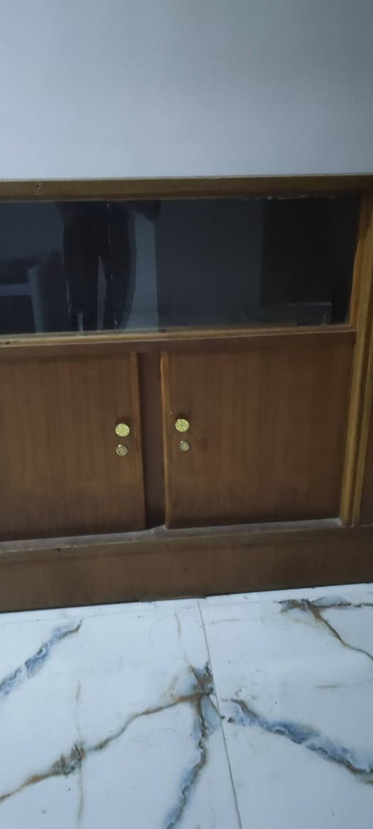 سلام عليكم كنتور للبيع+بوفيه
البوفيه نضافه 80٪.  سعر 150 الف
الكنتور نضيف فقط زلغات بسيطه,  100 الف
وتساب ***********
