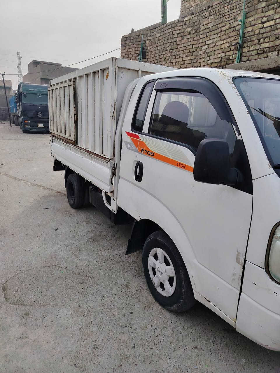 السلام عليكم كيا 2012 للبيع بدون محجر السعر 95 وبيها مجال ***********
