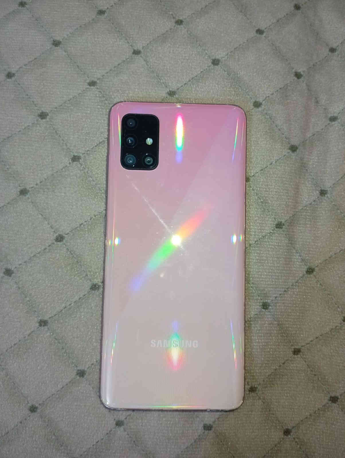 سامسونك كلكسي A51 
الجهاز نضيف كلش ما داخل تصليح 
ويا كارتونه وكفره مال شركه 
ذاكرته 128 العشوائيه 6
السعر 110وبي مجال كلش قيل حك الجيه 
مكاني بغداد البياع حي التراث 
رقمي ***********
