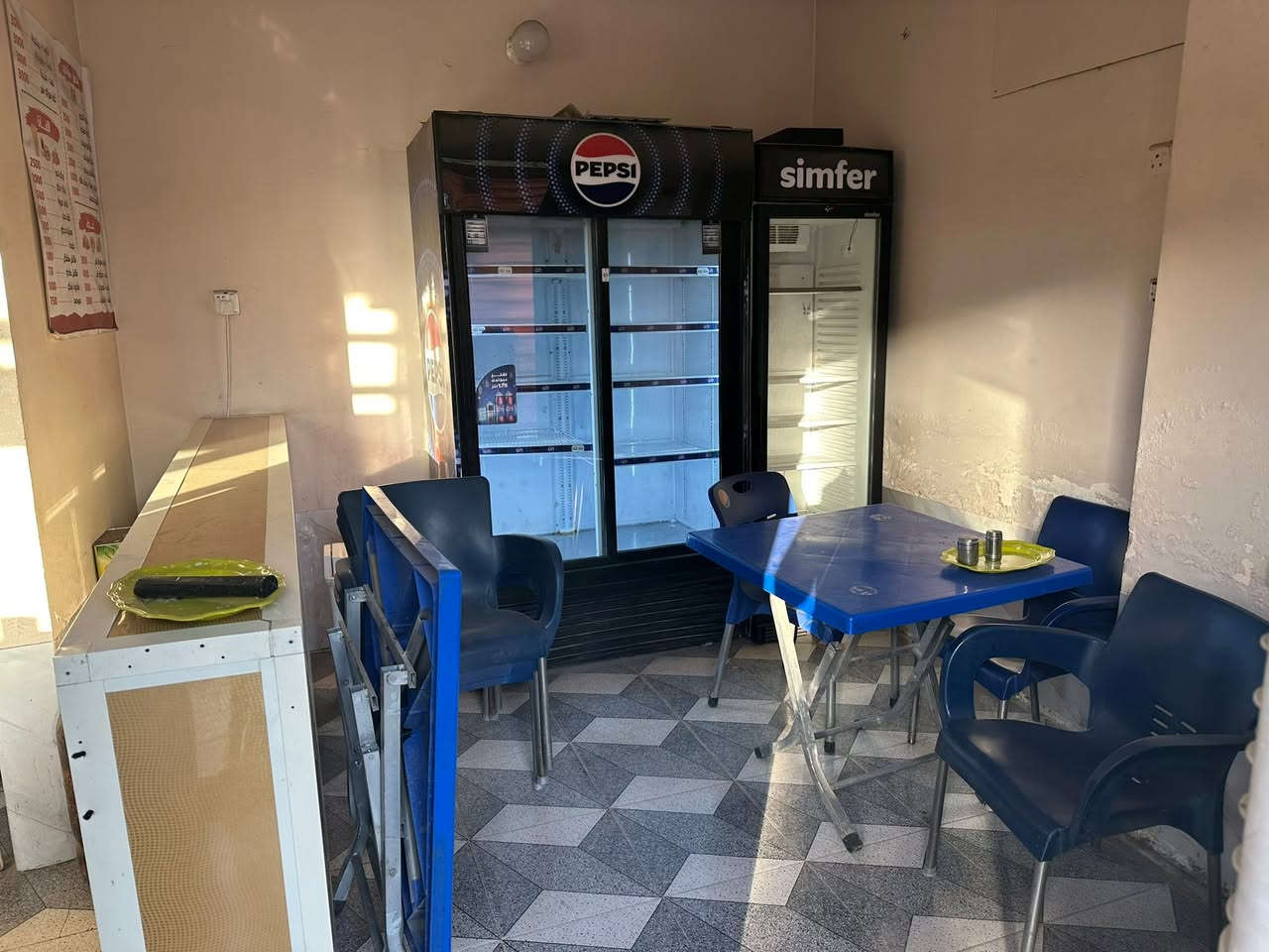 السلام عليكم غراض مستعملة نضيفة للبيع وبسعر مناسب طباخ 7 عيون + دفاية ميزين وكراسي وميز مرمر وتسكاية مترين ونص مثل مموضح بالصور للاستفسار ***********
