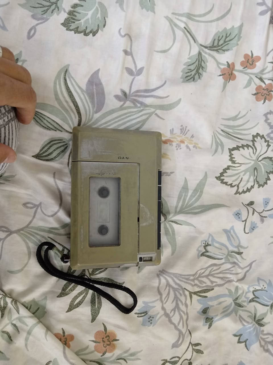 مسجل للبيع مكان موصل نضيف بدون كسل بس يعوزه ادامه متروك السعر ٢٠ قفل مكان موصل الايسر ***********
