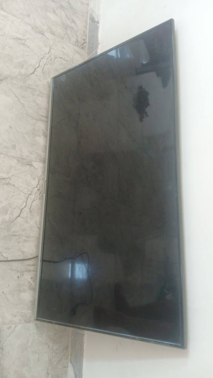 سلام عليكم بلازمه نضيفه حجمها 42 سعرها 125 وبيها مجال رقمي ***********
