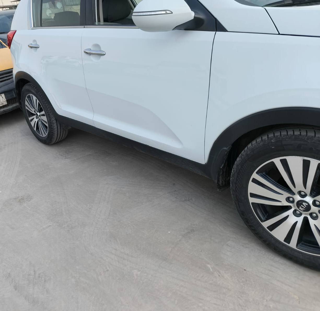 سلام عليكم للبيع كيا سبورتج وارد خليجي مديل 15 محرك 200 دوش المرغوب موصفات اشاير بل مري حساسات كامره خلفيه ومعروفه موصفتها سياره نضيفه  رقم بغداد بسمي تحويل
 مباشر سياره مكفوله من ضربه فتح صبغ عده شكم رصعه
 بس ما مبينات سعر 155 العنوان بغداد العبيدي رقم ‏‪***********‬‏
‏‪***********‬‏
