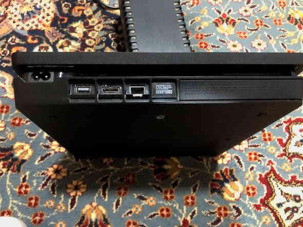 بلي 4 سلم ذاكرة 500 غيغا نظيف لوك ستيكر ما مفتوح ملحقات ( UPS 850 - كيبل HDMI - كيبل كهرباء - كيبل شحن - يدة - كارتونة للبلي وللUPS - كيبورد وماوس وماوس باد - جلاتين كفر لليدة )

يوجد GTA 5 و بلس كل شهر يتجدد ما يخلص

السعر 250 الف

العنوان ( بغداد - الزعفرانية )

للتواصل *********** - *********** 

واتساب فقط ♥️

ملاحظة ( زر R2 شوي بي عطل بسيط + يدة بيها درفت قير هدية )

سبب البيع محتاج فلوسة!!

والسلام عليكم ورحمه الله وبركاته
