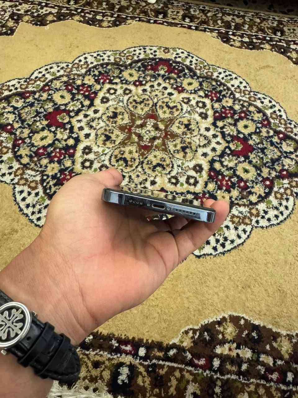 جهاز اول منزل اخذته
قبل ٤ سنوات مبدله شاشه ب٥٠٠ الف اصليه 
تجي شوف الوانها حركتها اذا مو اصليه لتاخذه 
بطاريه بدلتله احسن بطاريه بالسوك شحنه يوم كامل 
ذاكرته واحد تيرا يعني ١٠٢٤ كيكا 
مكاني يم سيطره شعب دوامي زيونه كراده 
*********** سعر ٥٢٥
