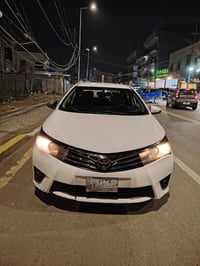 كورلا ٢٠١٥ خليجي محرك ٢٠٠٠  سيارة بيها مكانات صبغ ٥ قطع والسونار موجود...