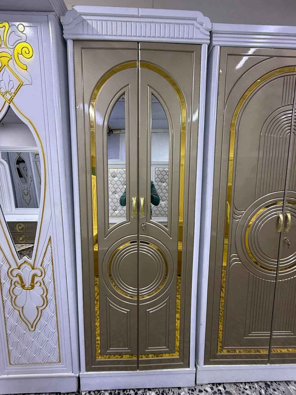 غرفة نوم صاج عراقي جديد موديل اسوار صبغ حراري شغل حديث حفر سينسي زاوية بارتفاع كنتور صوميه السرير ٦ ارجل بلوك اسود 
السعر مليون و ٥٠٠
نهايته مليون و ٤٥٠
مع الشد و النقل واصل داخل مناطق بغداد 
اما محافظات فقط كروة تختلف


**إذا كنت صاحب هذا الإعلان وتريد حذفه لأي سبب، رجاءا أرسل رسالة إلى الدعم الفني**