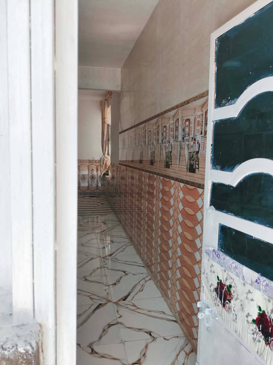 بيت البيع النهروان قريت عگيل الدوانم مقابيل بانزين خانه مباشرتن قريب على جامع المرتض مساحه البيت 300يتكون من غرف عدد 2    5×4.   هول 8×4. مطبخ 4×5.      استقبال 7×4.(ماء +كهرباء+تبليط جديد  + مجاري سطحيه)(24ساعه متوفر) +انترنيت +سحب ارقم والستفسار ***********
