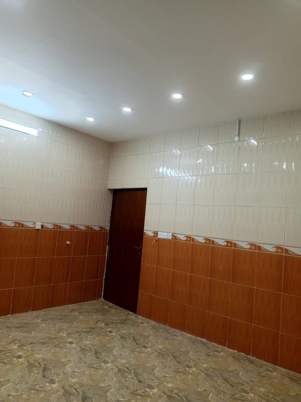 ❗️دار للبيع ❗️
مساحة ١٣٥ م
عرض ٩ م نزال ١٥ م
.
يحتوي على 
⛔ 2 غرفة نوم
⛔استقبال بسقف ثانوي حديث
⛔مطبخ كبير
⛔حمامات ثنين خارجية +2 داخلية
⛔ كليدور 2
⛔ترك خلفي وسطحين
⛔️كراج يسع سيارة

📍الموقع
 حي الجهاد مقابل شرطة نجدة حي الجهاد محلة ٨٩١ زقاق 52

 💵 السعر 260 مليون وبي مجال للمشتري

للاستفسار الاتصال على رقم📞
***********
